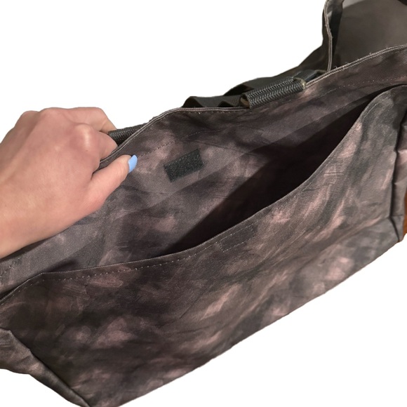 THIRTY-ONE ZIP TOP UTILITY TOTE - Picture 3 of 3